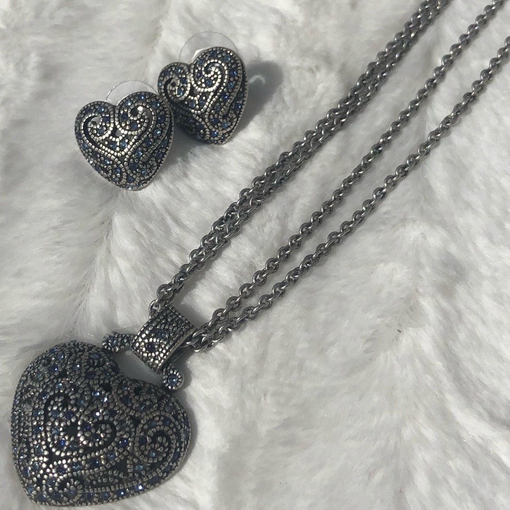 Heart pendant with matching heart earrings 🤍 - Picture 9 of 16